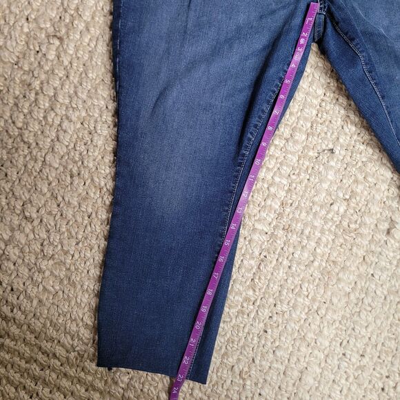 Levi 20S 35x23 Signature Gold Label Levi Strauss Totally Shaping Straight Capri - Picture 2 of 13